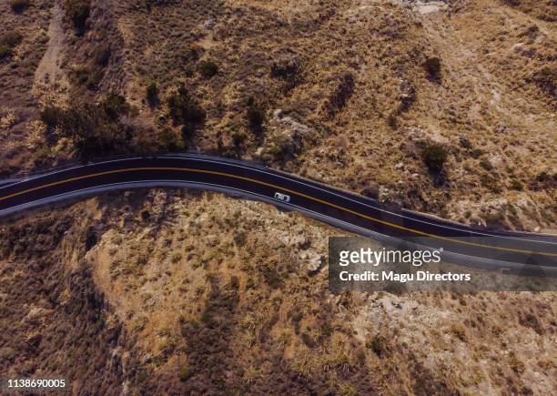 vista dall'alto - big sur coastline california - desert road foto e immagini stock