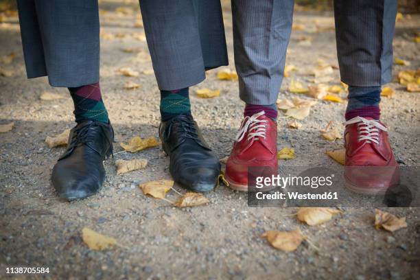 shoes of two old-fashioned elegant men standing side by side - legs black stockings - fotografias e filmes do acervo