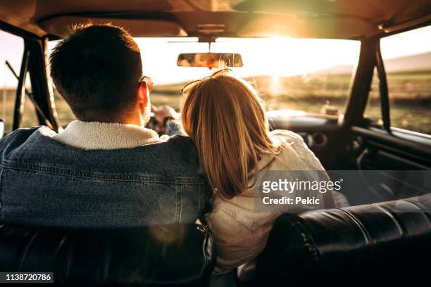 ロマンチックゲッタウェイ - couple in car ストックフォトと画像
