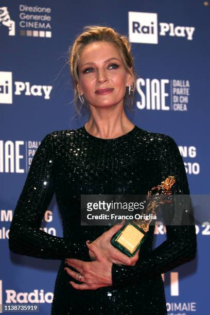 Uma Thurman poses with the David Speciale Award in the winners room at the 64. David Di Donatello Award Ceremony on March 27, 2019 in Rome, Italy.
