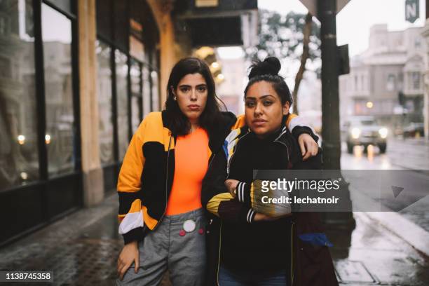 young latinx women in downtown los angeles - a la moda stock pictures, royalty-free photos & images