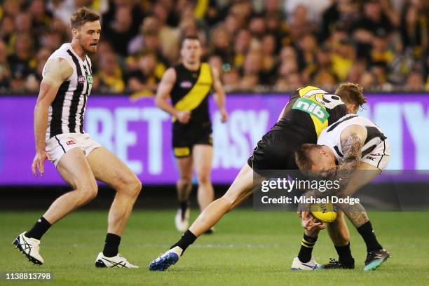 Tom Lynch of the Tigers bumps into Dayne Beams of Collingwood during the AFL Round match between Richmond v Collingwood at Melbourne Cricket Ground...