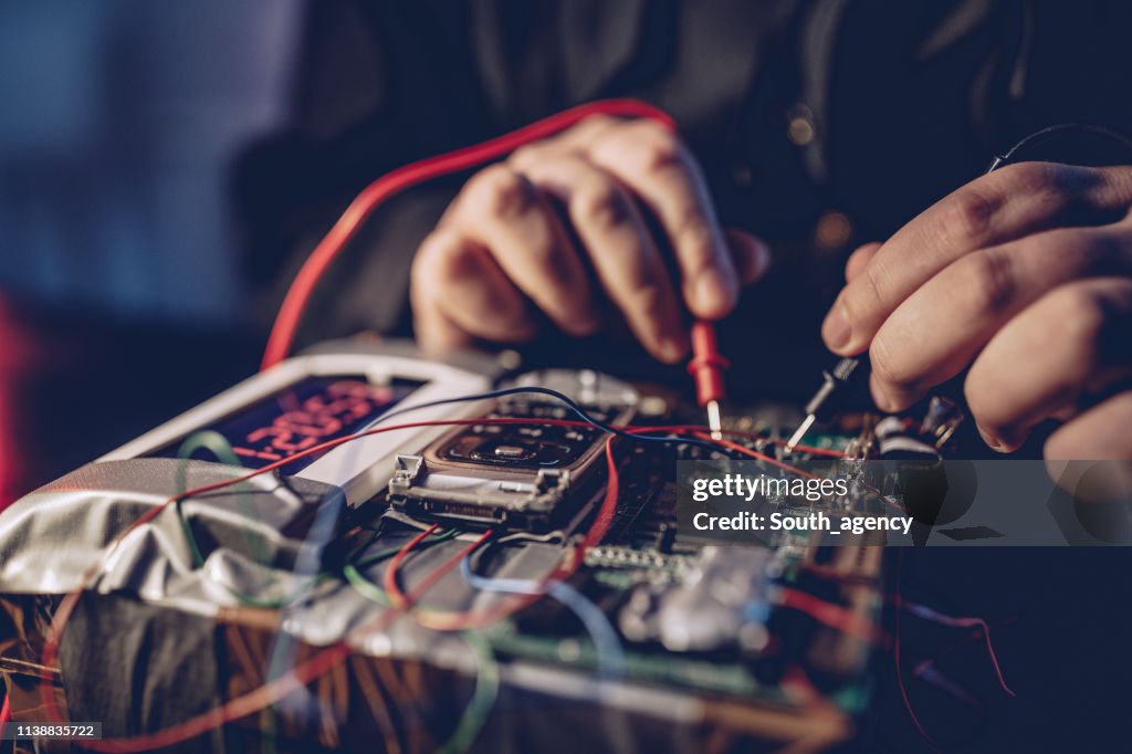 Terrorist baut Zeitbombe