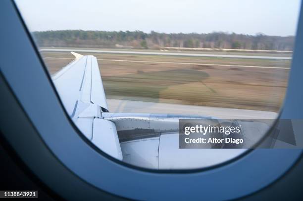 plane wing when taking off /landing - emergency landing stock pictures, royalty-free photos & images