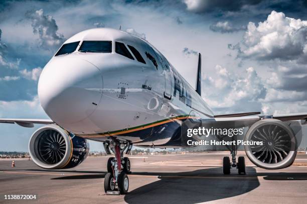 airbus a320neo - pr-yrh - azul linhas aéreas - during the party ceremony - azul 10 years - airbus cockpit stock pictures, royalty-free photos & images