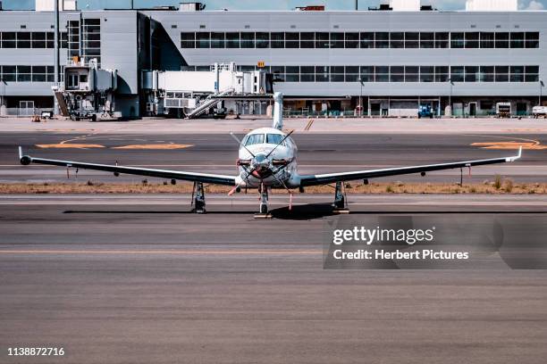 pilatus pc-12ng-pr-ber-azul-flyg plan som används av underhålls teamet för att rädda flyg plan med slingor på flyg platser-under fest ceremonin-azul 10 år - campinas bildbanksfoton och bilder