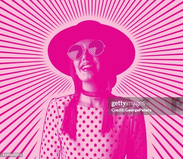stockillustraties, clipart, cartoons en iconen met gelukkige, glimlachende jonge hipster vrouw met sunbeams - george young acteur