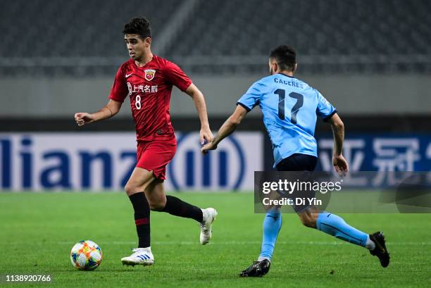 Oscar of Shanghai SIPG controls the ball during the AFC Champions League Group H match between Sydney FC and Shanghai SIPG at Shanghai Stadium on...