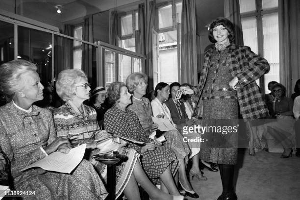 Picture taken on July 26, 1977 at Paris showing Eve Barre , Jacqueline Auriol , Claude Pompidou and Alice Saunier-Seite attending the fashion show...
