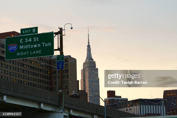 empire state building from fdr drive - lower east side manhattan stock pictures, royalty-free photos & images