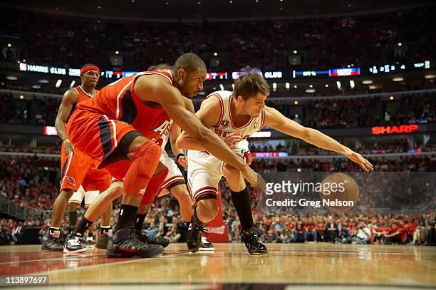 Playoffs: Chicago Bulls Kyle Korver in action vs Atlanta Hawks Al Horford at United Center. Game 2. Chicago, IL 5/4/2011 CREDIT: Greg Nelson