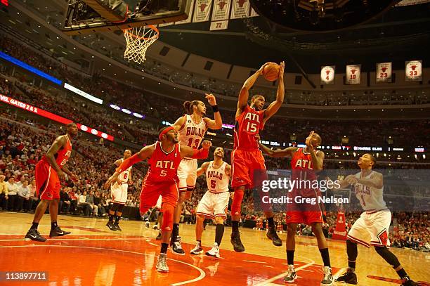 Playoffs: Atlanta Hawks Al Horford in action, rebounding vs Chicago Bulls at United Center. Game 2. Chicago, IL 5/4/2011 CREDIT: Greg Nelson