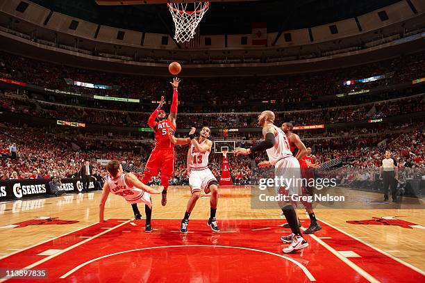 Playoffs: Atlanta Hawks Jeff Teague in action, shot vs Chicago Bulls at United Center. Game 2. Chicago, IL 5/4/2011 CREDIT: Greg Nelson