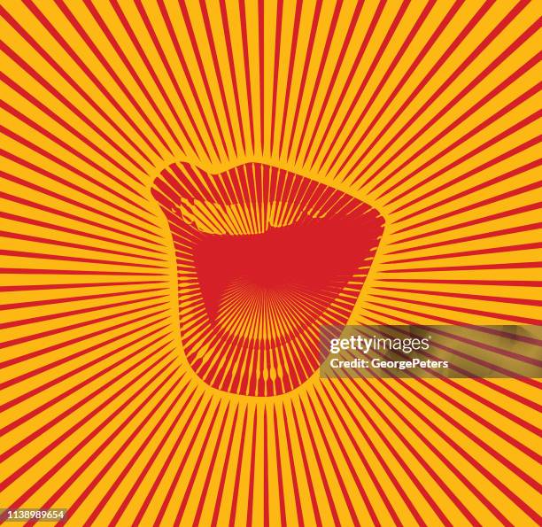 illustrazioni stock, clip art, cartoni animati e icone di tendenza di bocca di donna che ride e sorride con i raggi del sole - bocca aperta