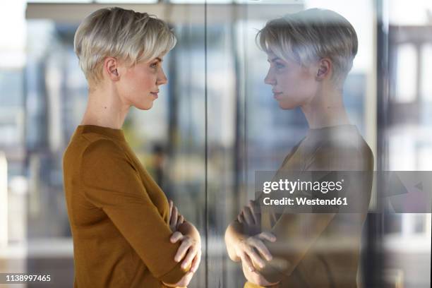 woman reflected in window - lichtreflexe stock-fotos und bilder