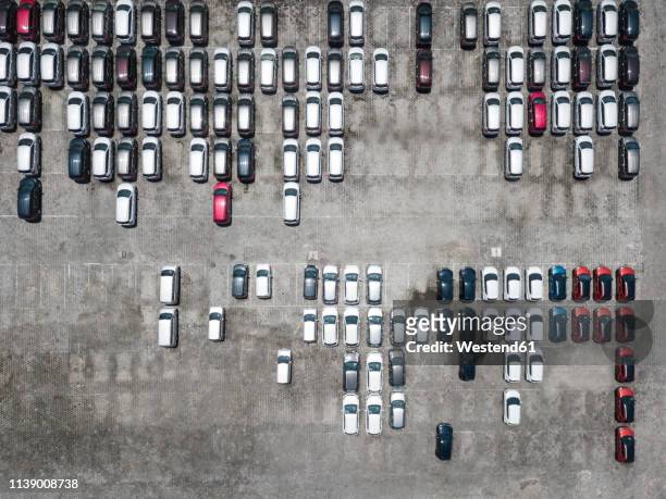 indonesia, bali, aerial view of car park - auto mieten stock-fotos und bilder