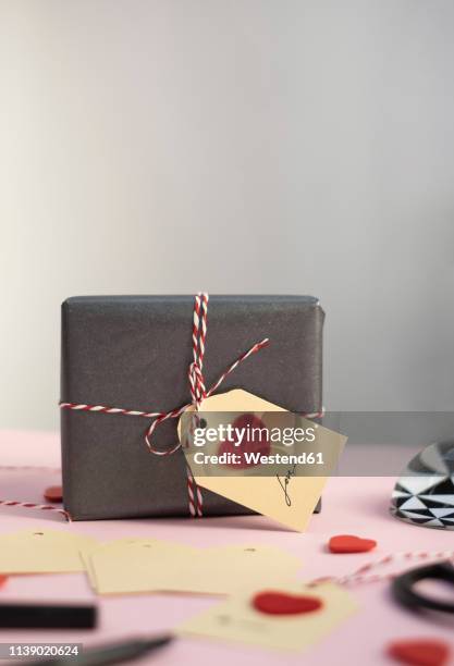 valentine gift with self-made tag - gift tag imagens e fotografias de stock