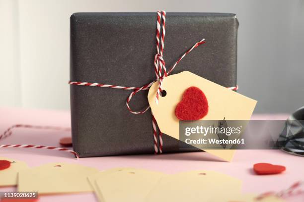 valentine gift with self-made tag - gift box tag stock-fotos und bilder