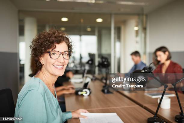 lifestyle business concepten gemaakt in barcelona. - bestuur stockfoto's en -beelden