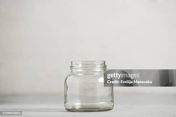 small empty jar - einmachglas leer stock-fotos und bilder