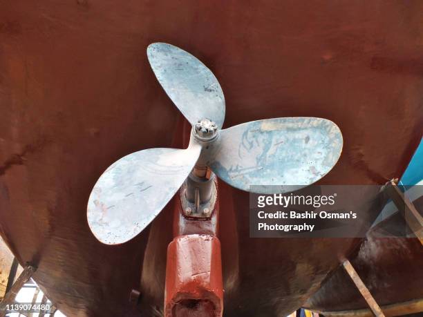 large fishing boats are manufactured at a dock in karachi - aspas fotografías e imágenes de stock