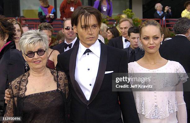 Johnny Depp with his mother and Vanessa Paradis