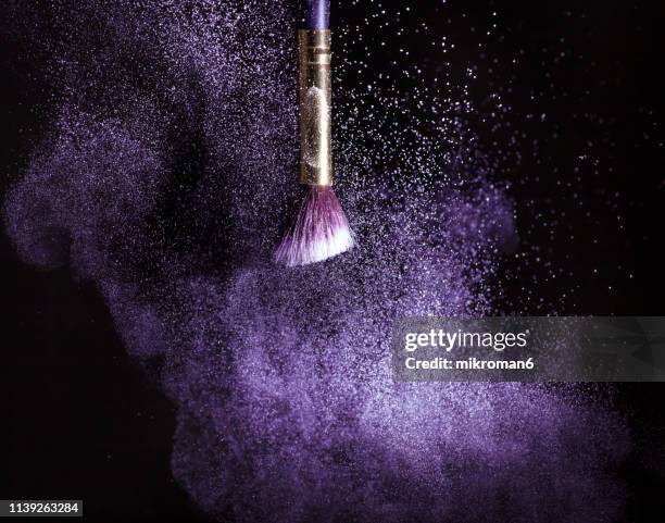 Makeup Powder Splots 943 Makeup Powder Splash Stock Photos, High-Res Pictures, and Images ...