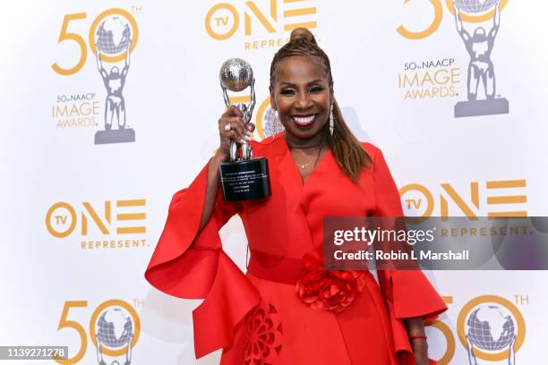 Award winner Iyanla Vanzant poses in the press room at The Beverly Hilton on March 29, 2019 in Beverly Hills, California.