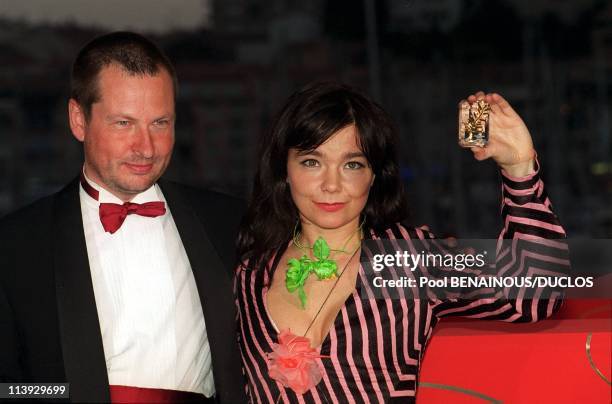 Cannes film festival : photo call of the winners In Cannes, France On May 21, 2000-Lars Von Trier golden palm for "Dancer in the dark" and Bjork best...