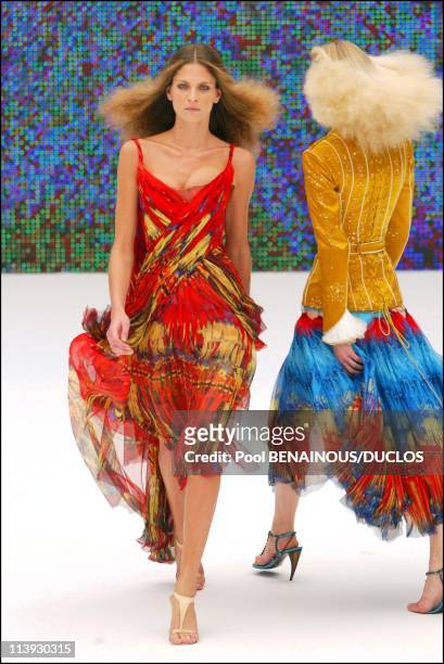 Alexander Mac Queen fashion show for the Spring-Summer 2003 Ready-to-wear collections In Paris, France On October 05, 2002-Alexander Mac Queen...