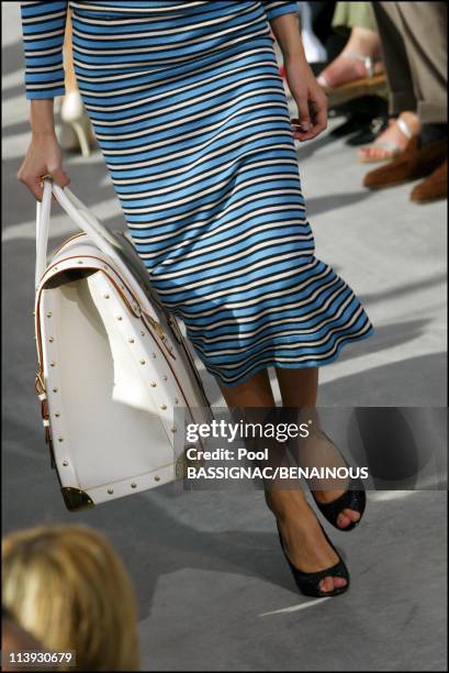 35 Louis Vuitton 2003 Spring Summer Collection Show Paris Bilder und Fotos  - Getty Images