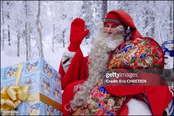 Meet santa claus In Rovaniemi, Finland In November, 2000-Santa claus leaving on his distribution trip.