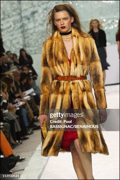 Louis Vuitton Fall-Winter 2004-2005 ready-to-wear Fashion Show in News  Photo - Getty Images