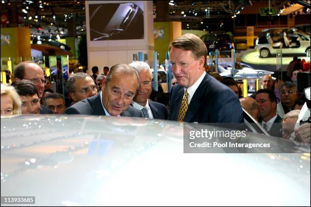 French president Jacques Chirac at the 2002 Paris auto show In Paris, France On September 27, 2002 -Jacques Chirac, Nicole Fontaine and Hiroshi...