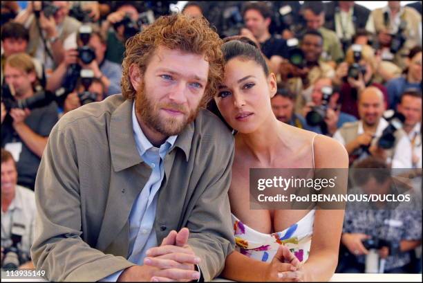 55th Cannes film festival: Photo-call of "Irreversible" In Cannes, France On May 24, 2002-Vincent Cassel, Monica Bellucci.