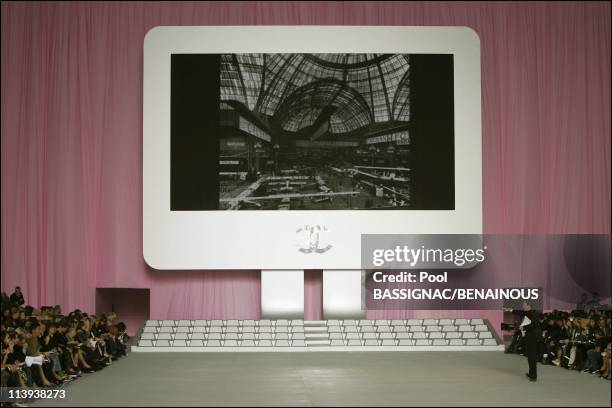 Chanel Spring Collection 2006 430 Chanel Ready To Wear Spring Summer 2006 Collection Stock Photos ...