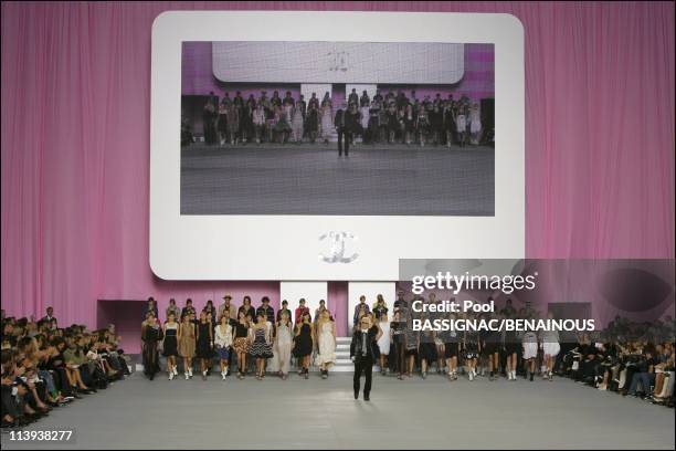 Chanel Spring Collection 2006 430 Chanel Ready To Wear Spring Summer 2006 Collection Stock Photos ...