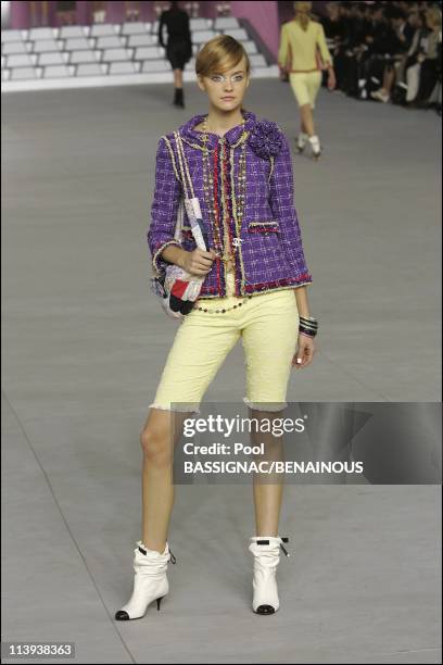 Chanel Spring Collection 2006 430 Chanel Ready To Wear Spring Summer 2006 Collection Stock Photos ...