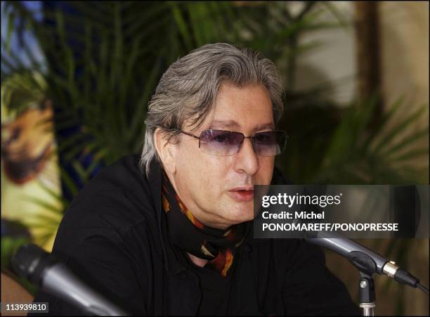 French singer Alain Bashung gives a press conference during the Francofolies In Montreal, Canada On July 30, 2004.