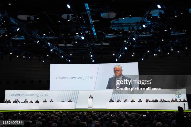 April 2019, North Rhine-Westphalia, Bonn: Werner Wenning, Chairman of the Supervisory Board of Bayer AG, stands on stage at the Bayer Annual...