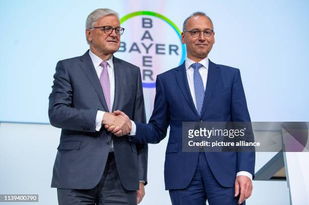April 2019, North Rhine-Westphalia, Bonn: Werner Baumann , Chairman of the Board of Management of Bayer AG, and Werner Wenning, Chairman of the...