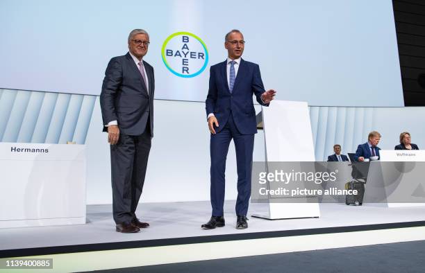 April 2019, North Rhine-Westphalia, Bonn: Werner Baumann , Chairman of the Board of Management of Bayer AG, and Werner Wenning, Chairman of the...