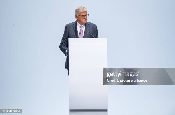 April 2019, North Rhine-Westphalia, Bonn: Werner Wenning, Chairman of the Supervisory Board of Bayer AG, stands on stage at the Bayer Annual...