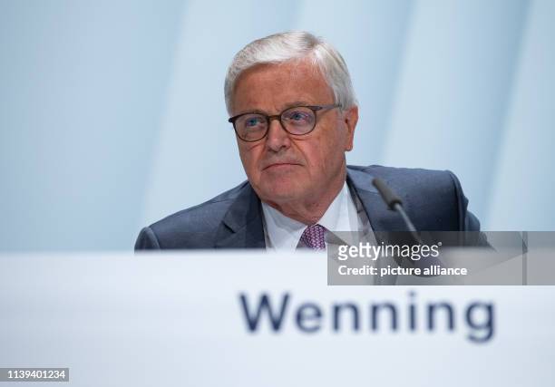 April 2019, North Rhine-Westphalia, Bonn: Werner Wenning, Chairman of the Supervisory Board of Bayer AG, sits on stage at the Bayer Annual...