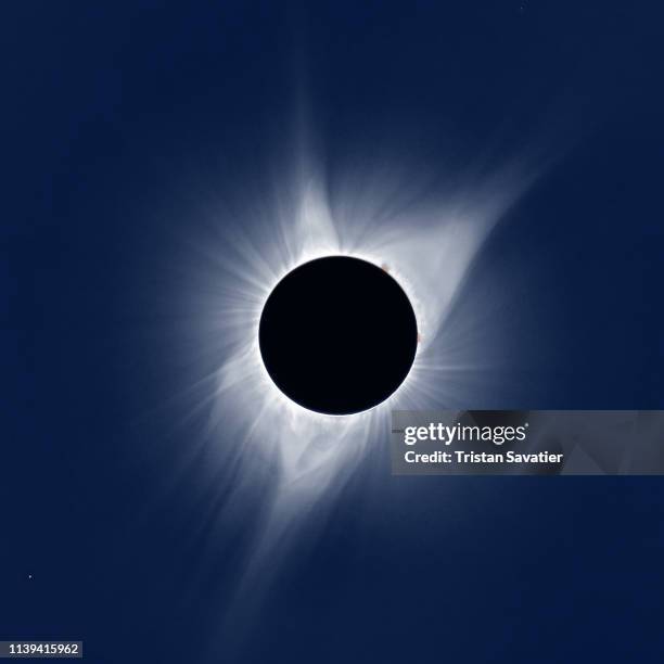 total solar eclipse and sun corona on aug 21 2017 - eclipse fotografías e imágenes de stock