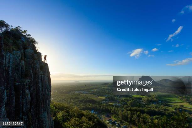 sole woman on top of a mountain - sunshine coast australia 個照片及圖片檔