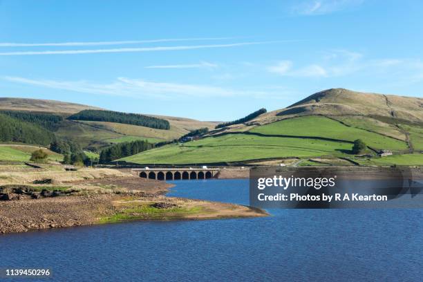 woodhead reservoir, longdendale valley, derbyshire, england - reservoir stock pictures, royalty-free photos & images