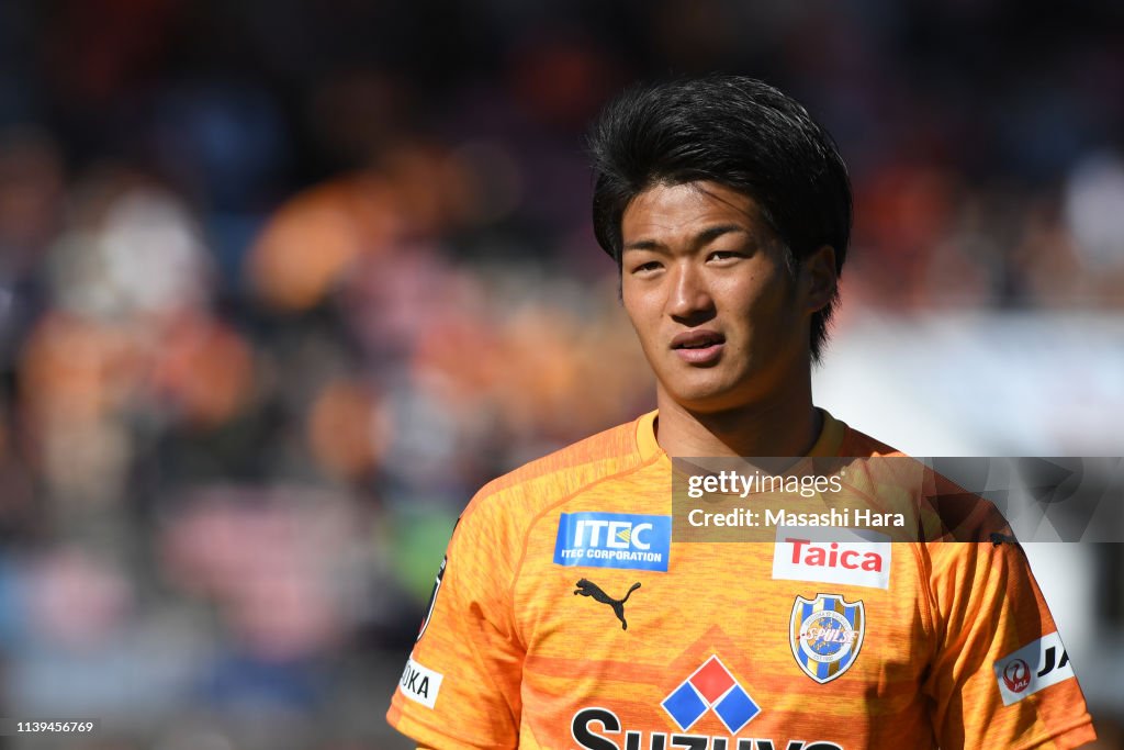 Shimizu S-Pulse v Shonan Bellmare - J.League J1