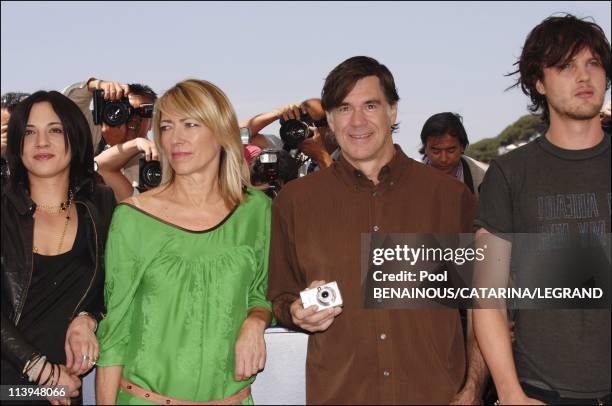 58th Cannes Film Festival: Photo-call of "Last days" In Cannes, France On May 13, 2005-Asia Argento, Kim Gordon, Gus Van Sant , Michael Pitt.