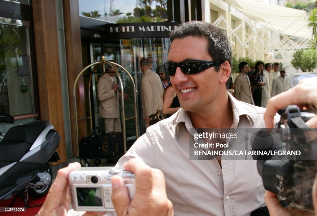 Cannes Film Festival: Celebrities signing autographs in front of the Martinez hotel in Cannes, France on May 22, 2006-